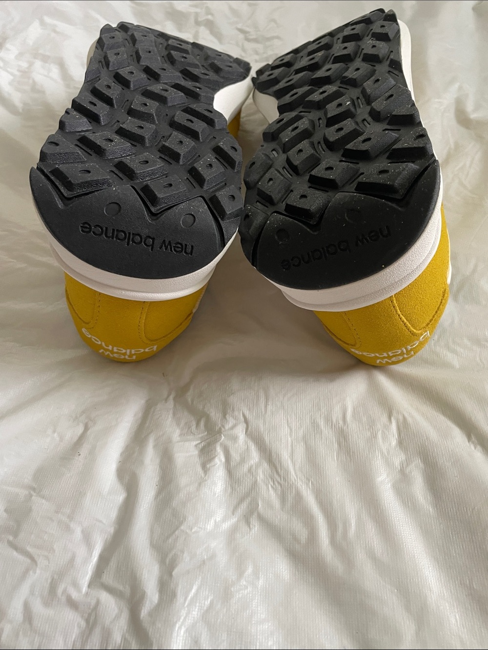 New Balance Yellow Beige Unisex Sneakers Sz-Men/ 8 1/2, Women 10 NWT - Picture 12 of 16